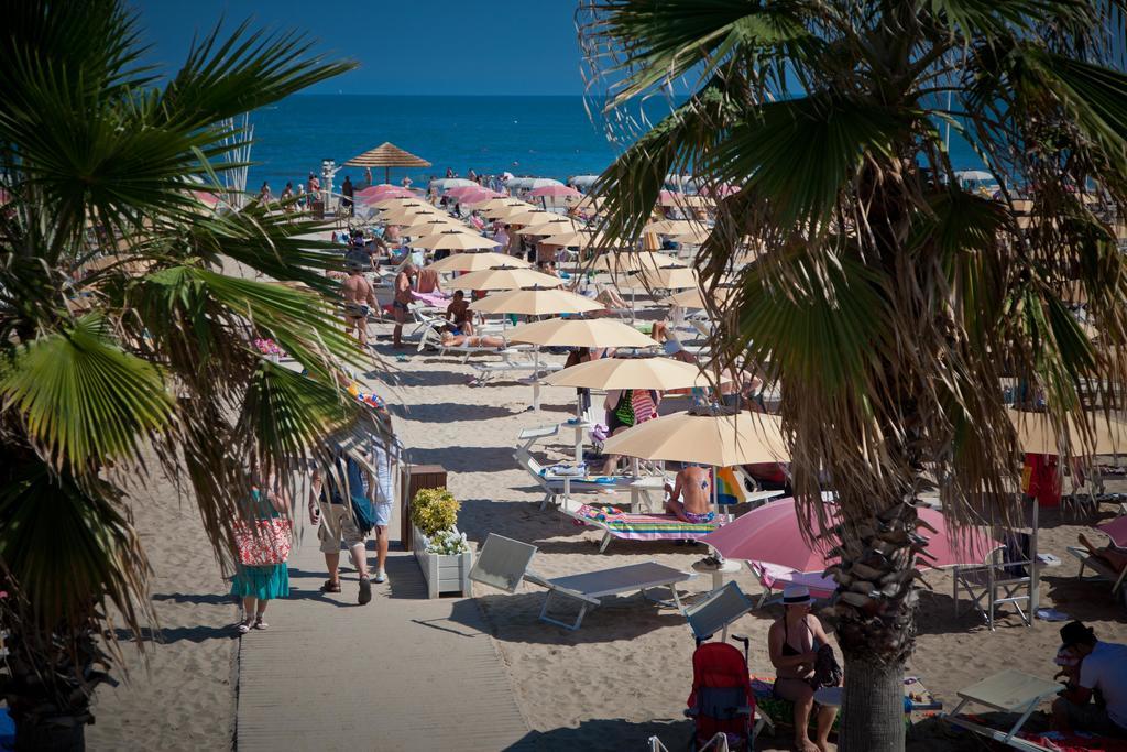 Hotel Aurea Ρίμινι Εξωτερικό φωτογραφία