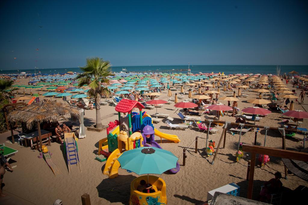 Hotel Aurea Ρίμινι Εξωτερικό φωτογραφία