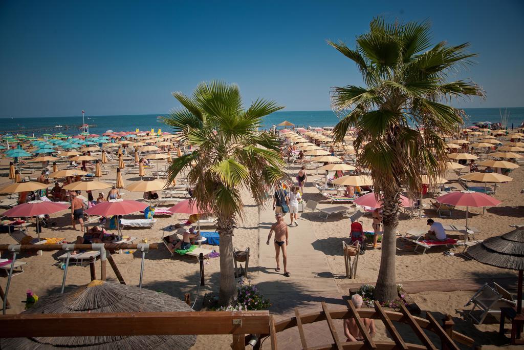 Hotel Aurea Ρίμινι Εξωτερικό φωτογραφία